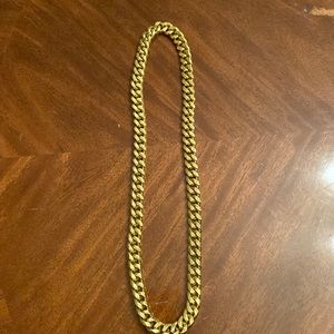 Flexible gold tone root chain. Approximately 1/2 inch wide and 30 inches long.